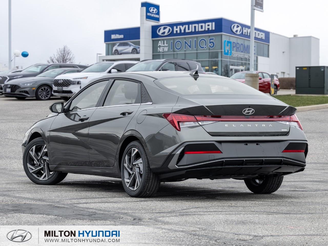 2026 Hyundai Elantra HEV Luxury 4dr Sedan Photo4