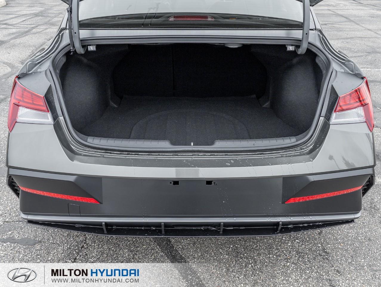 2026 Hyundai Elantra HEV Luxury 4dr Sedan Photo