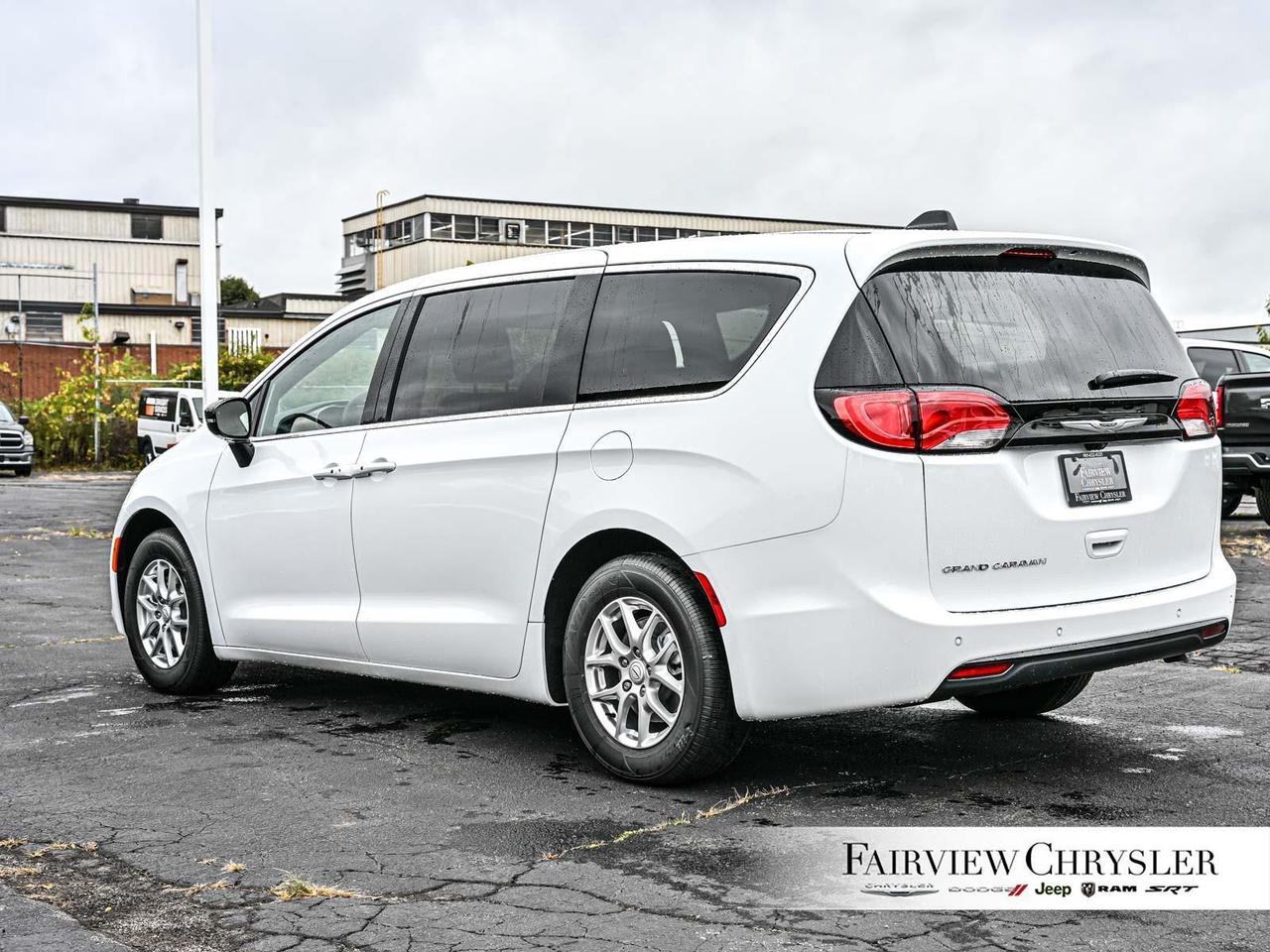 2026 Chrysler Grand Caravan SXT   FORMER SHUTTLE   DUAL SLIDING DOORS   POWER Photo3