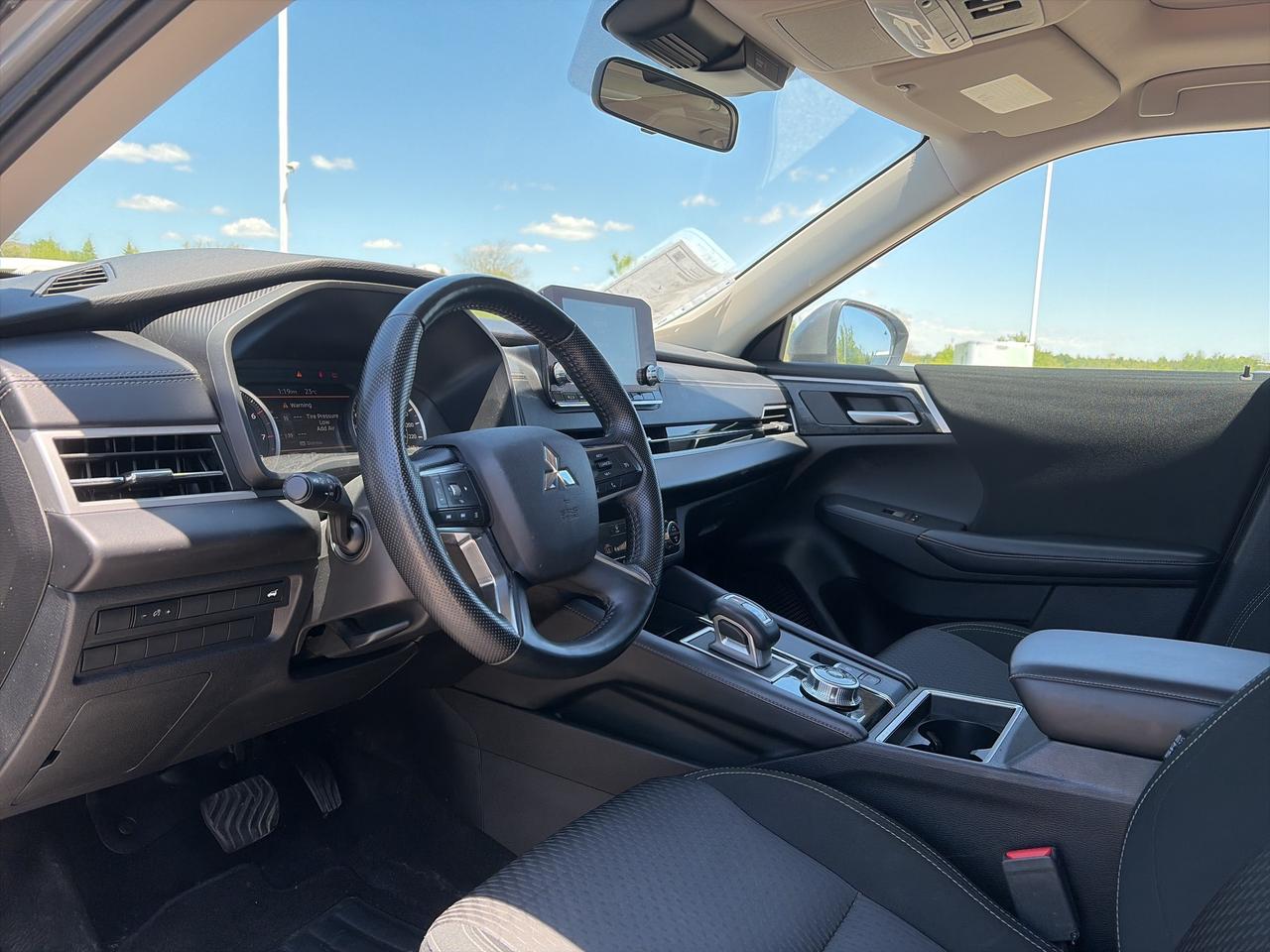 2024 Mitsubishi Outlander SE S-AWC   Pano Roof Heated Seats & Steering Wheel Photo