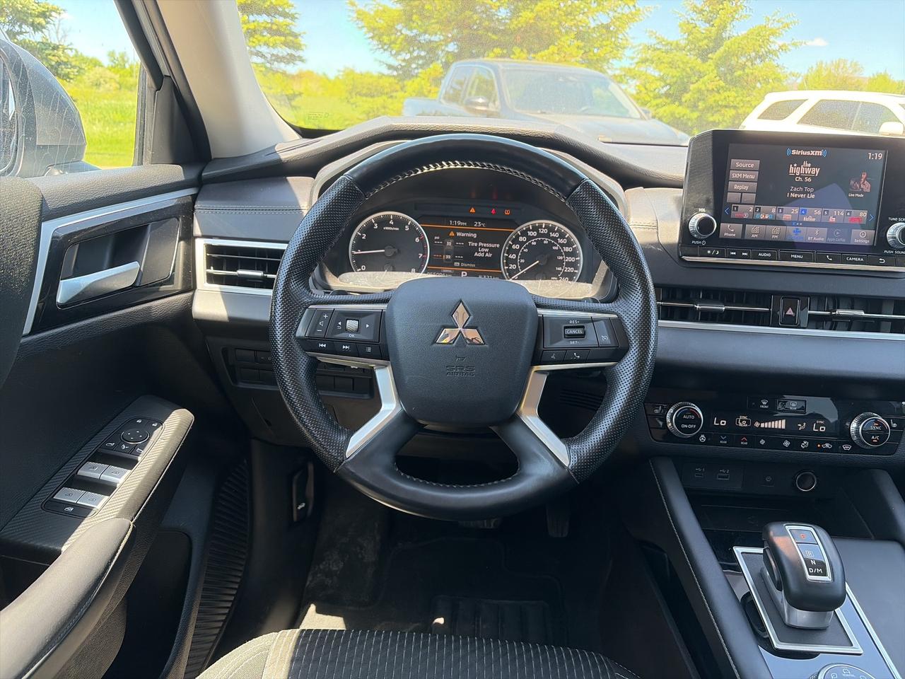 2024 Mitsubishi Outlander SE S-AWC   Pano Roof Heated Seats & Steering Wheel Photo