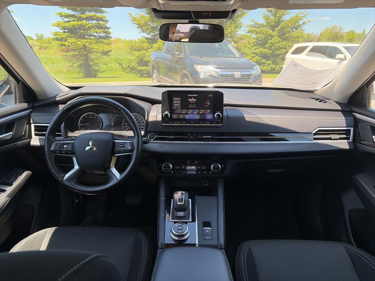 2024 Mitsubishi Outlander SE S-AWC   Pano Roof Heated Seats & Steering Wheel Photo