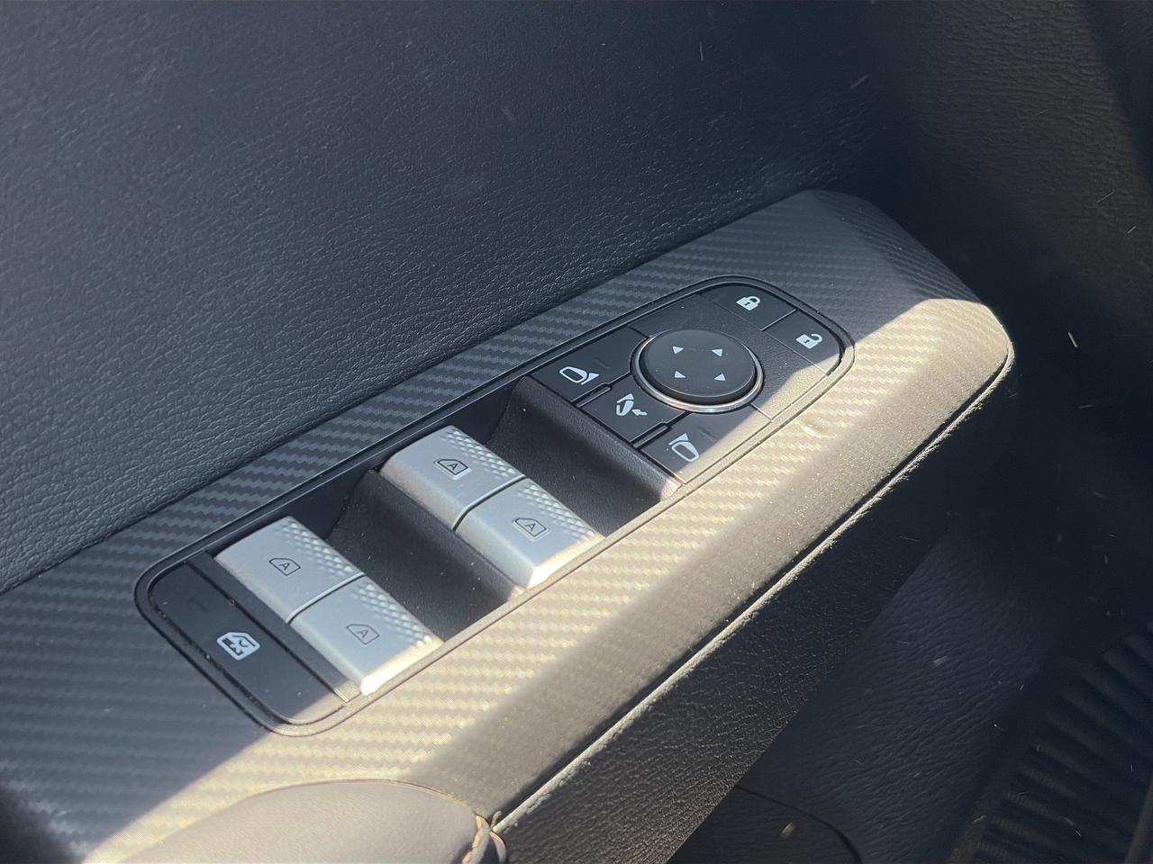 2024 Mitsubishi Outlander SE S-AWC   Pano Roof Heated Seats & Steering Wheel Photo