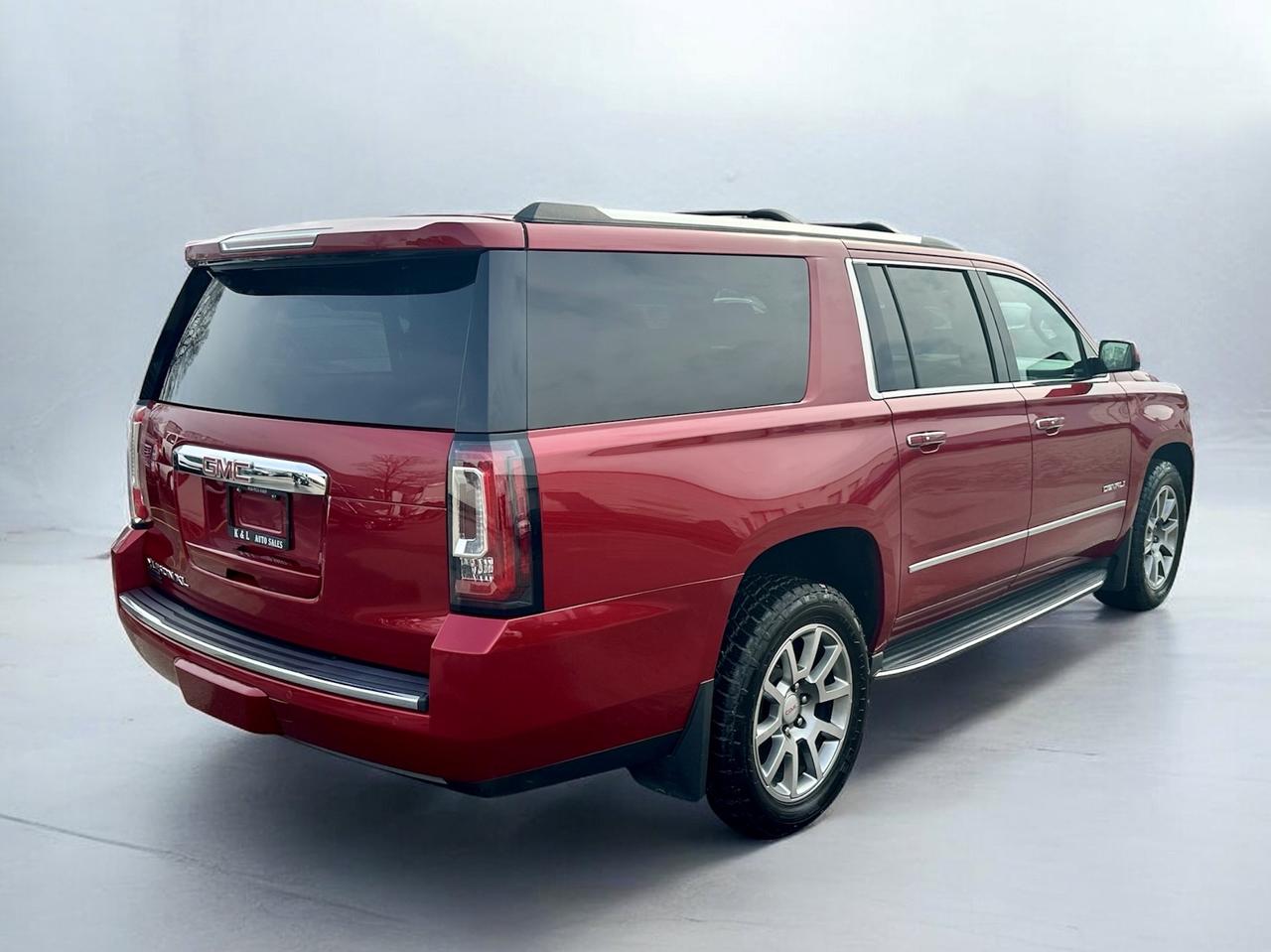 2015 GMC Yukon XL Denali ~ 8 PASSENGER ~ 6.2L ~ CERTIFIED Photo2