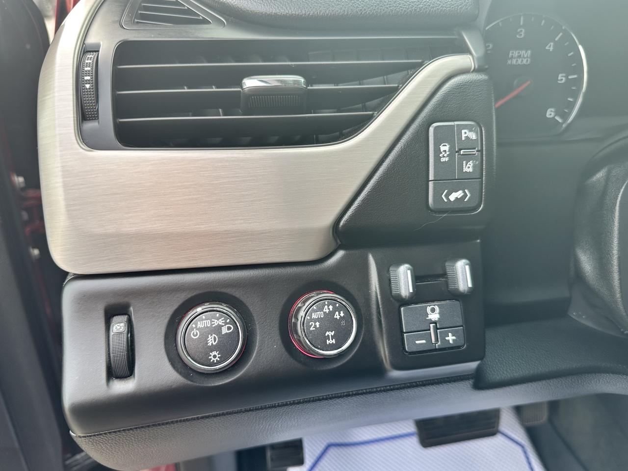 2015 GMC Yukon XL Denali ~ 8 PASSENGER ~ 6.2L ~ CERTIFIED Photo