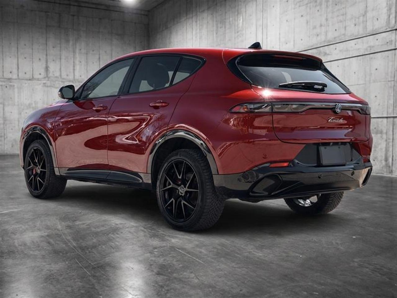 2023 Alfa Romeo Tonale Veloce AWD Photo