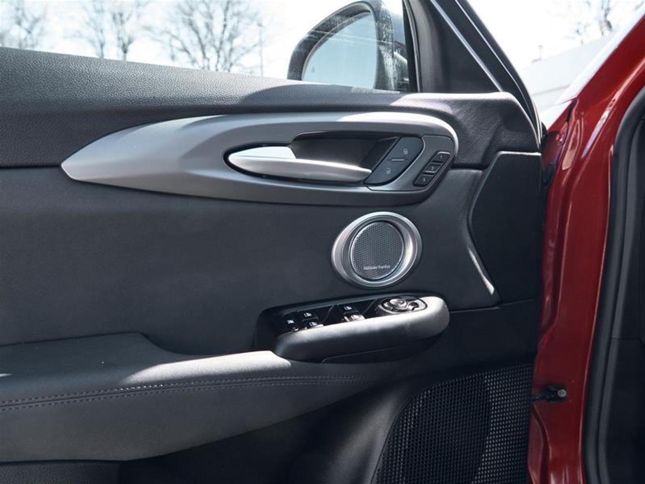 2023 Alfa Romeo Tonale Veloce AWD Photo