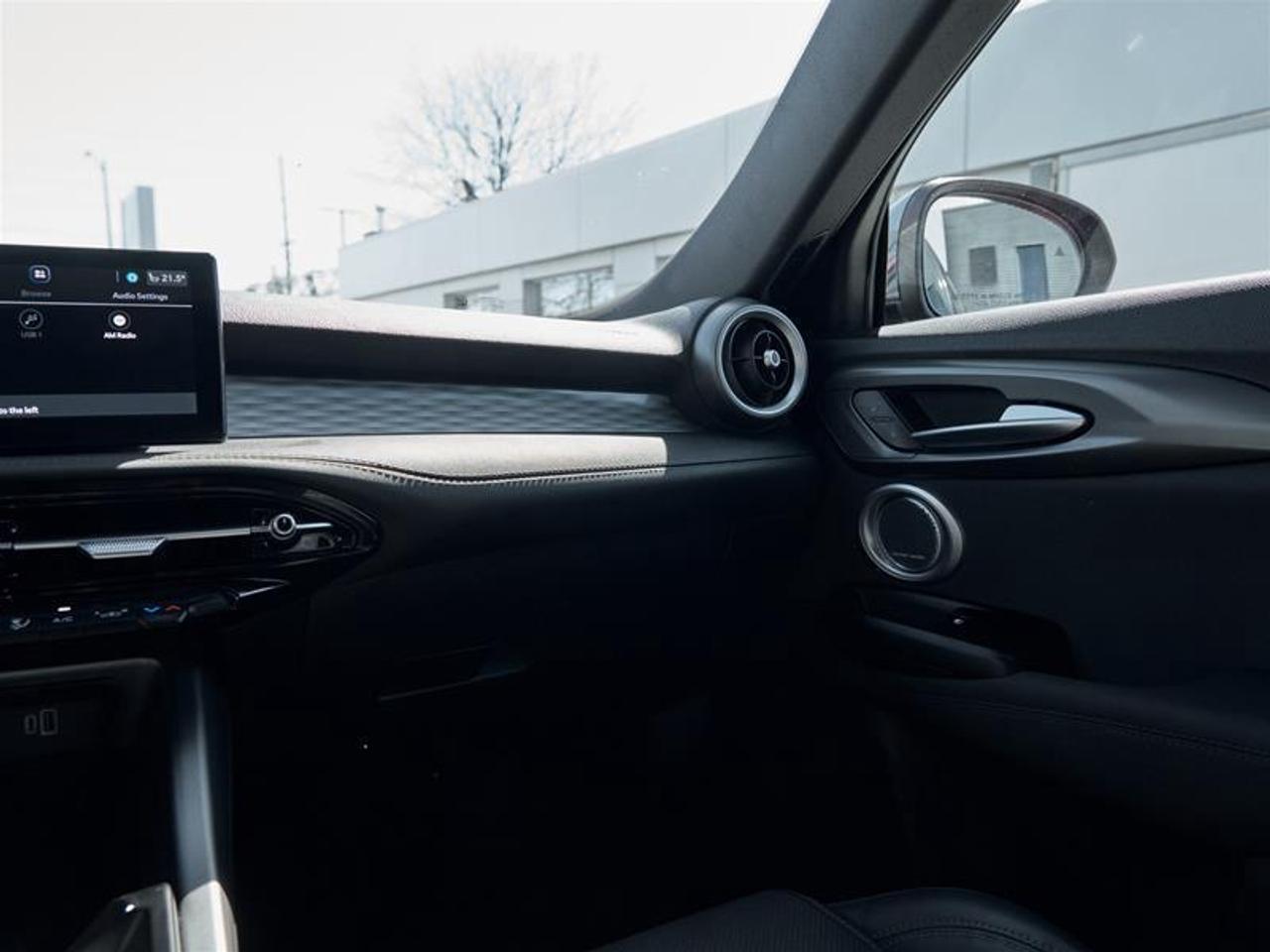 2023 Alfa Romeo Tonale Veloce AWD Photo
