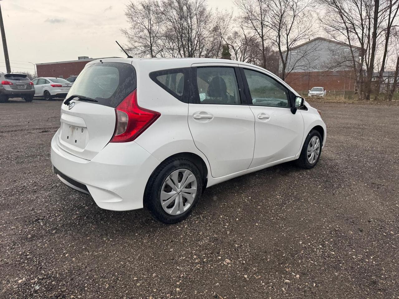 2017 Nissan Versa Note 1.6 S (CVT) 4dr Hatchback Photo3