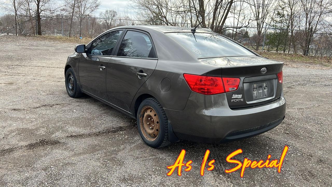2011 Kia Forte 2.0L LX (A6) 4dr Front-Wheel Drive Sedan Photo