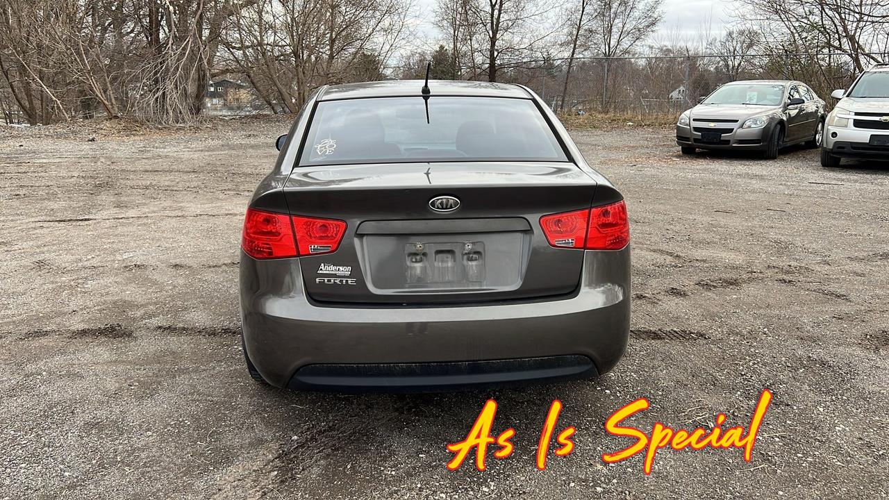 2011 Kia Forte 2.0L LX (A6) 4dr Front-Wheel Drive Sedan Photo