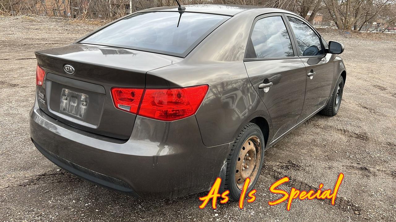 2011 Kia Forte 2.0L LX (A6) 4dr Front-Wheel Drive Sedan Photo