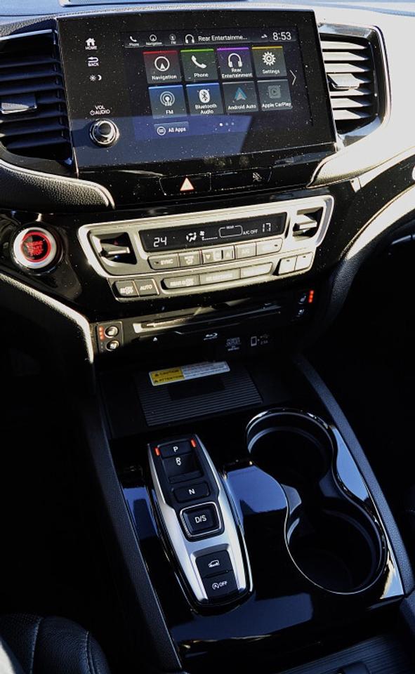 2022 Honda Pilot TOURING 8 Passenger 4dr All-Wheel Drive Automatic Photo