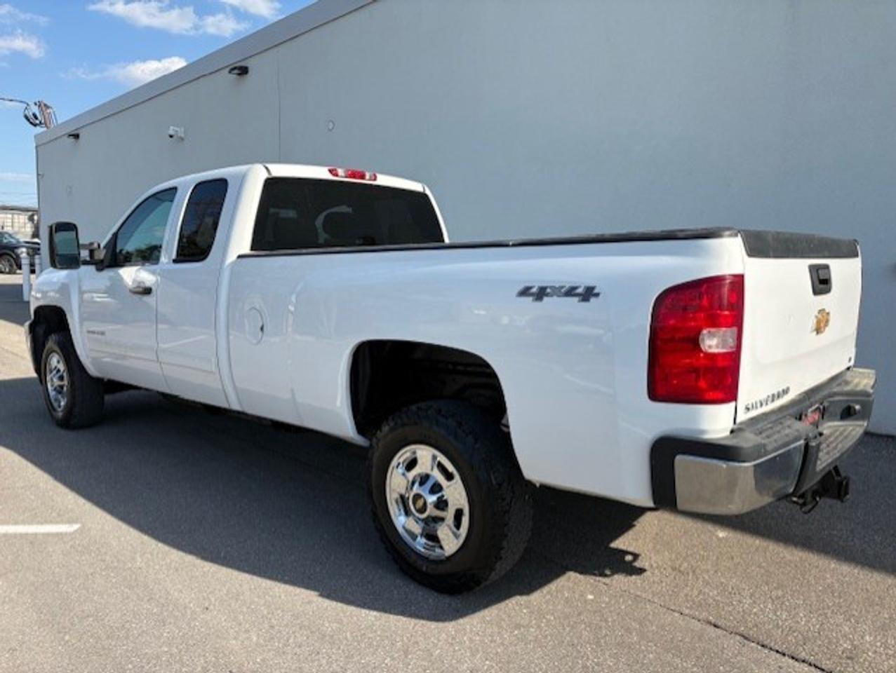 2013 Chevrolet SILVERADO 2500HD LT 4WD EXTENDED CAB-8FT LONG BOX-1 OWNER-CERTIFIED Photo