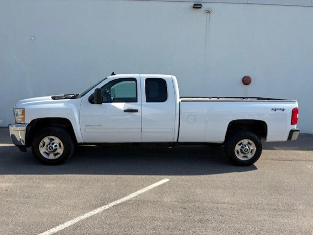 2013 Chevrolet SILVERADO 2500HD LT 4WD EXTENDED CAB-8FT LONG BOX-1 OWNER-CERTIFIED Photo