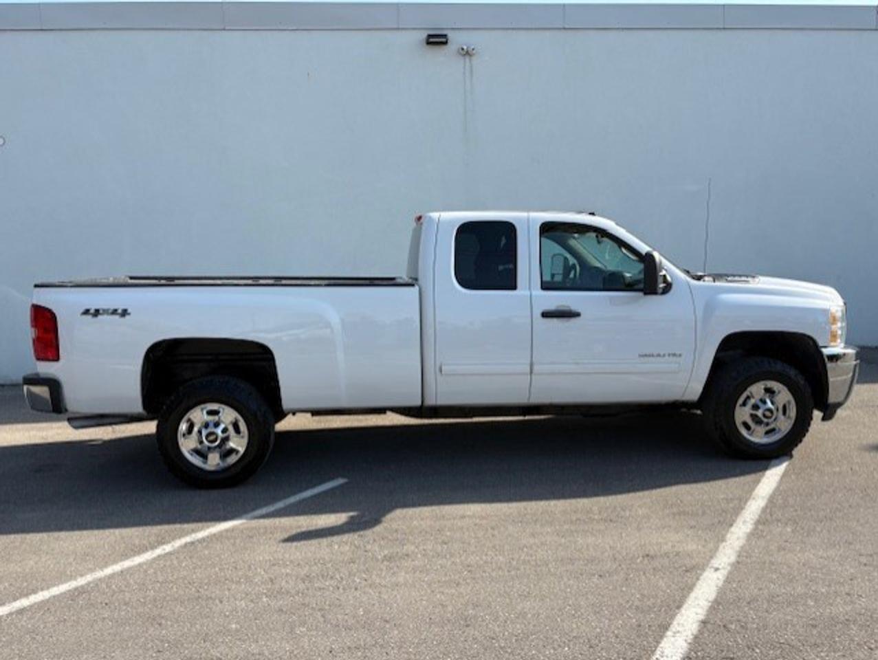 2013 Chevrolet SILVERADO 2500HD LT 4WD EXTENDED CAB-8FT LONG BOX-1 OWNER-CERTIFIED Photo