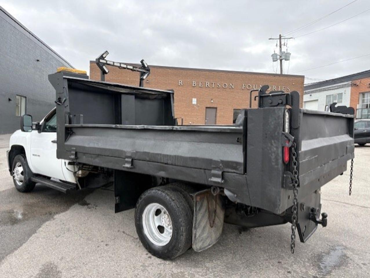 2014 Chevrolet Silverado 3500HD **9.5 FOOT DEL DUMP BOX-ONLY 110,000KM-CERTIFIED** Photo