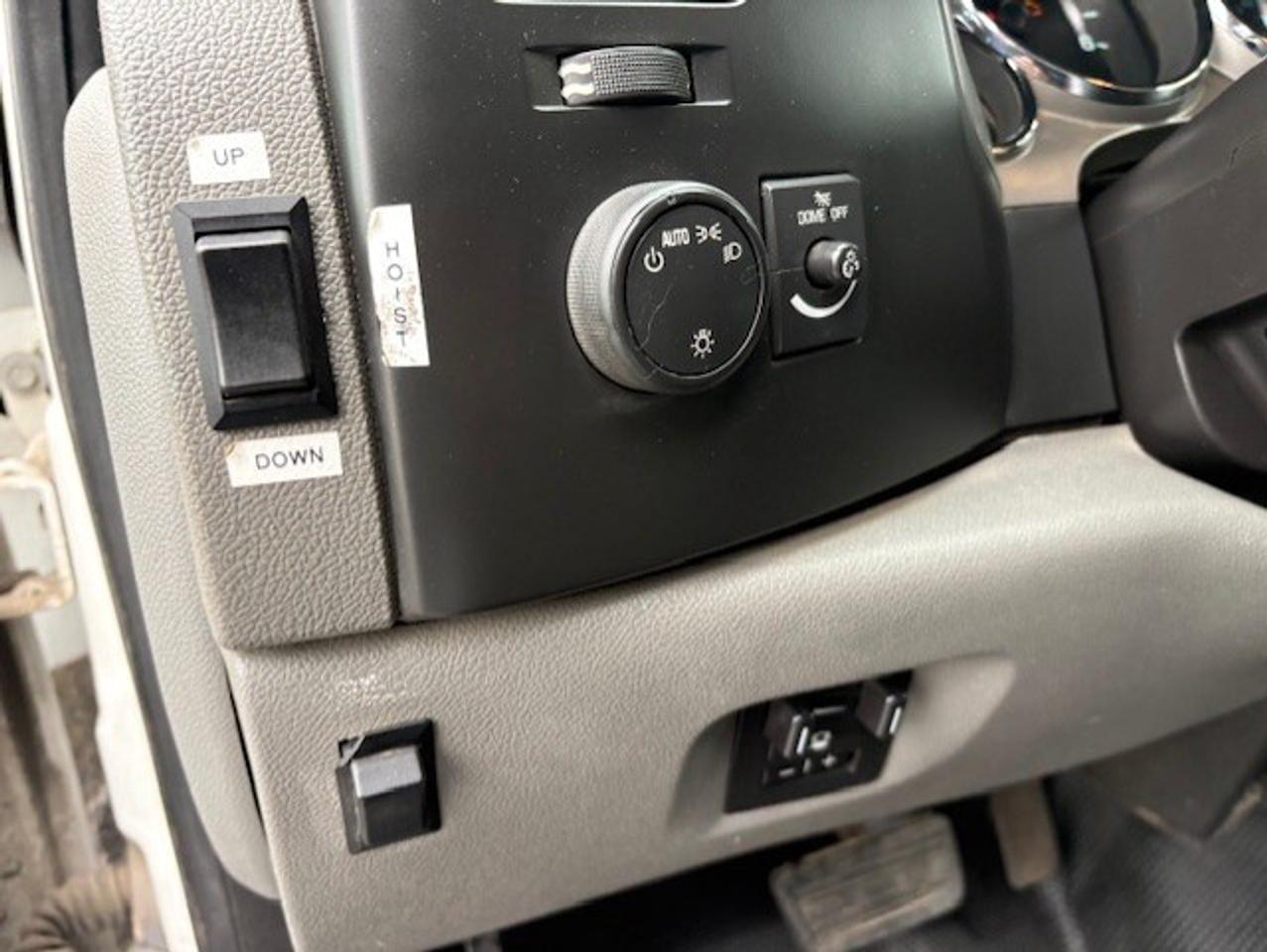 2014 Chevrolet Silverado 3500HD **9.5 FOOT DEL DUMP BOX-ONLY 110,000KM-CERTIFIED** Photo