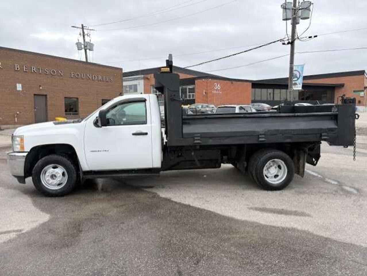 2014 Chevrolet Silverado 3500 **9.5 FOOT DEL DUMP BOX-ONLY 110,000KM-CERTIFIED** Photo