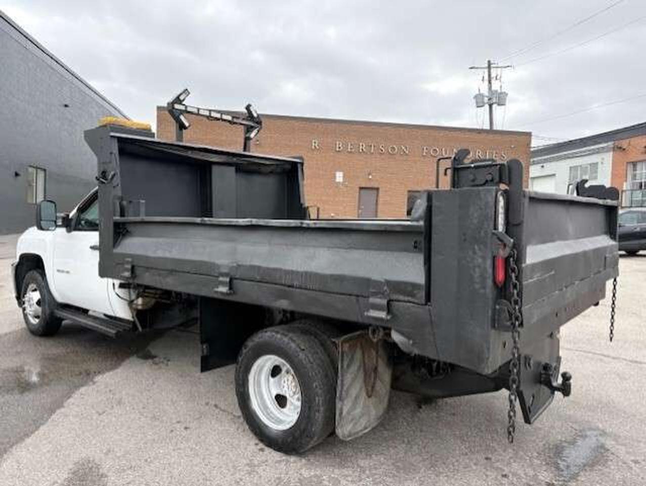 2014 Chevrolet Silverado 3500 **9.5 FOOT DEL DUMP BOX-ONLY 110,000KM-CERTIFIED** Photo