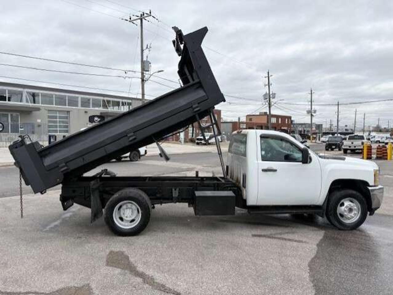 2014 Chevrolet Silverado 3500 **9.5 FOOT DEL DUMP BOX-ONLY 110,000KM-CERTIFIED** Photo