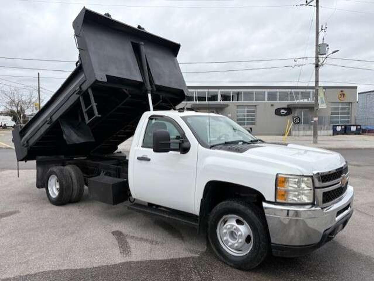 2014 Chevrolet Silverado 3500 **9.5 FOOT DEL DUMP BOX-ONLY 110,000KM-CERTIFIED** Photo