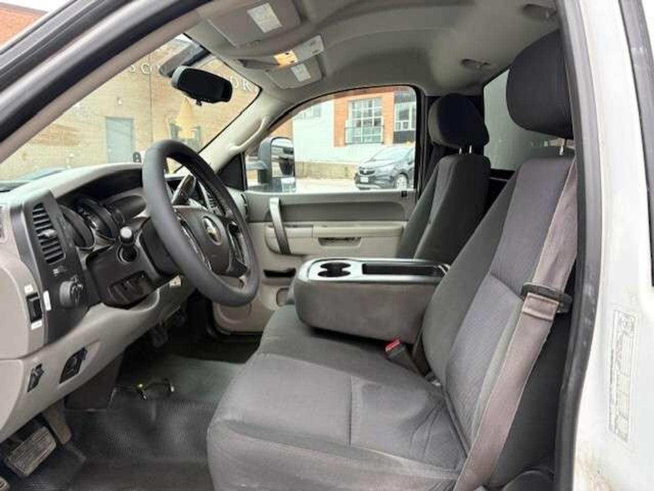 2014 Chevrolet Silverado 3500 **9.5 FOOT DEL DUMP BOX-ONLY 110,000KM-CERTIFIED** Photo