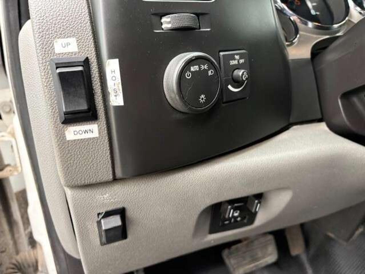 2014 Chevrolet Silverado 3500 **9.5 FOOT DEL DUMP BOX-ONLY 110,000KM-CERTIFIED** Photo