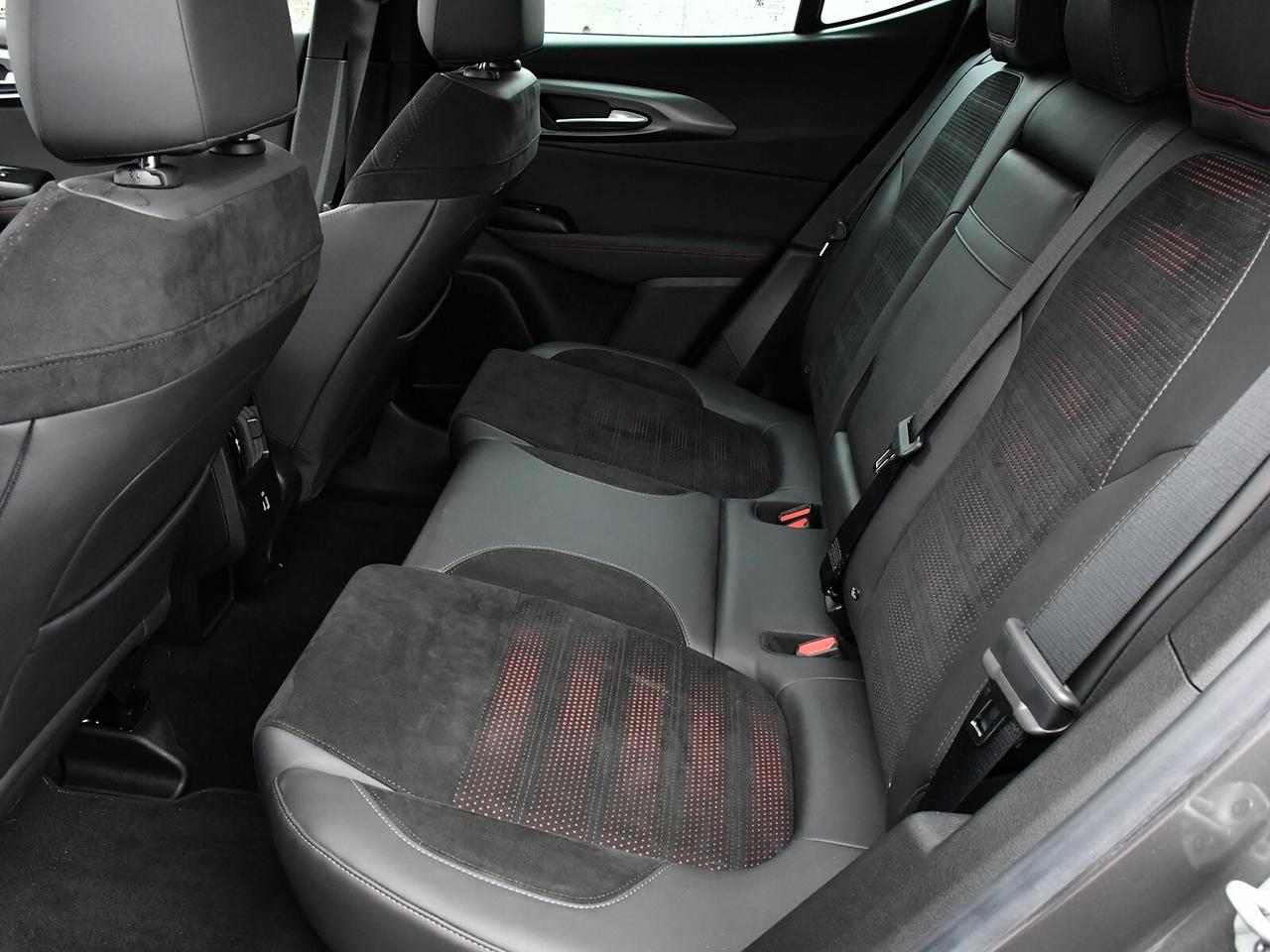 2024 Dodge Hornet PHEV PHEV   LOW KM   R/T Track Pack Photo
