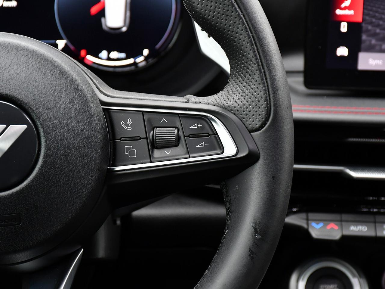 2024 Dodge Hornet PHEV PHEV   LOW KM   R/T Track Pack Photo