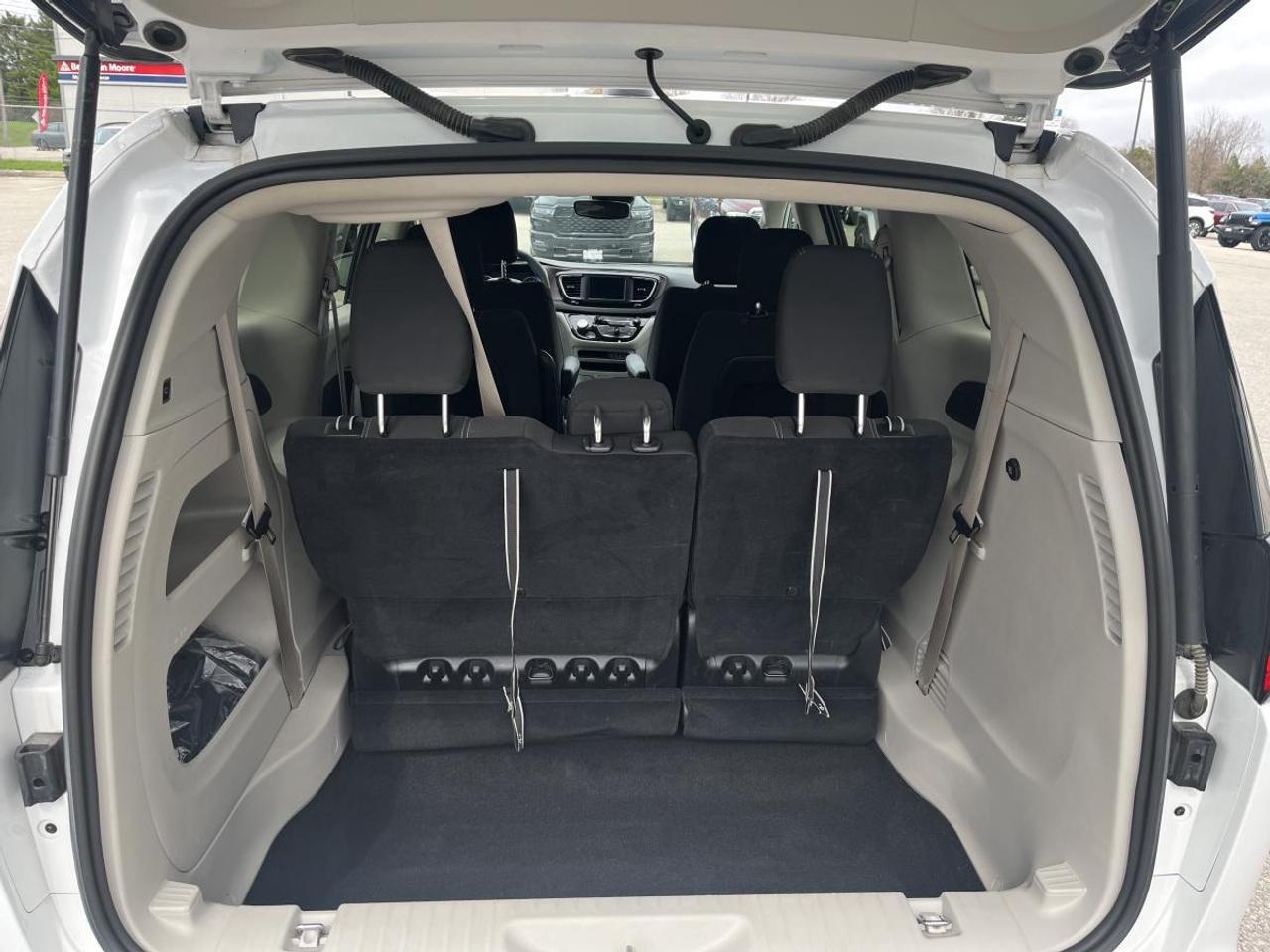 2024 Chrysler Grand Caravan SXT 2WD Photo