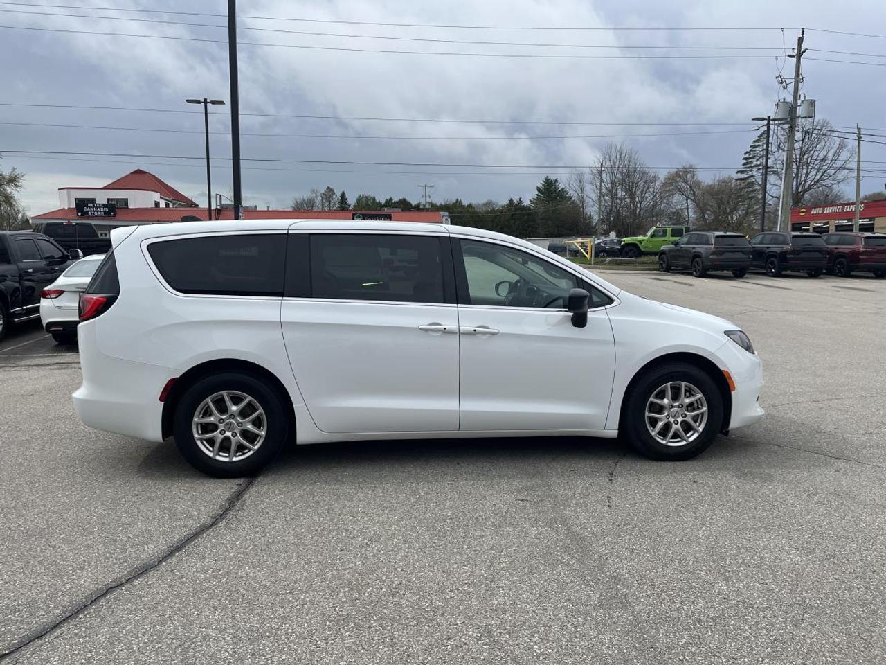 2024 Chrysler Grand Caravan SXT 2WD Photo