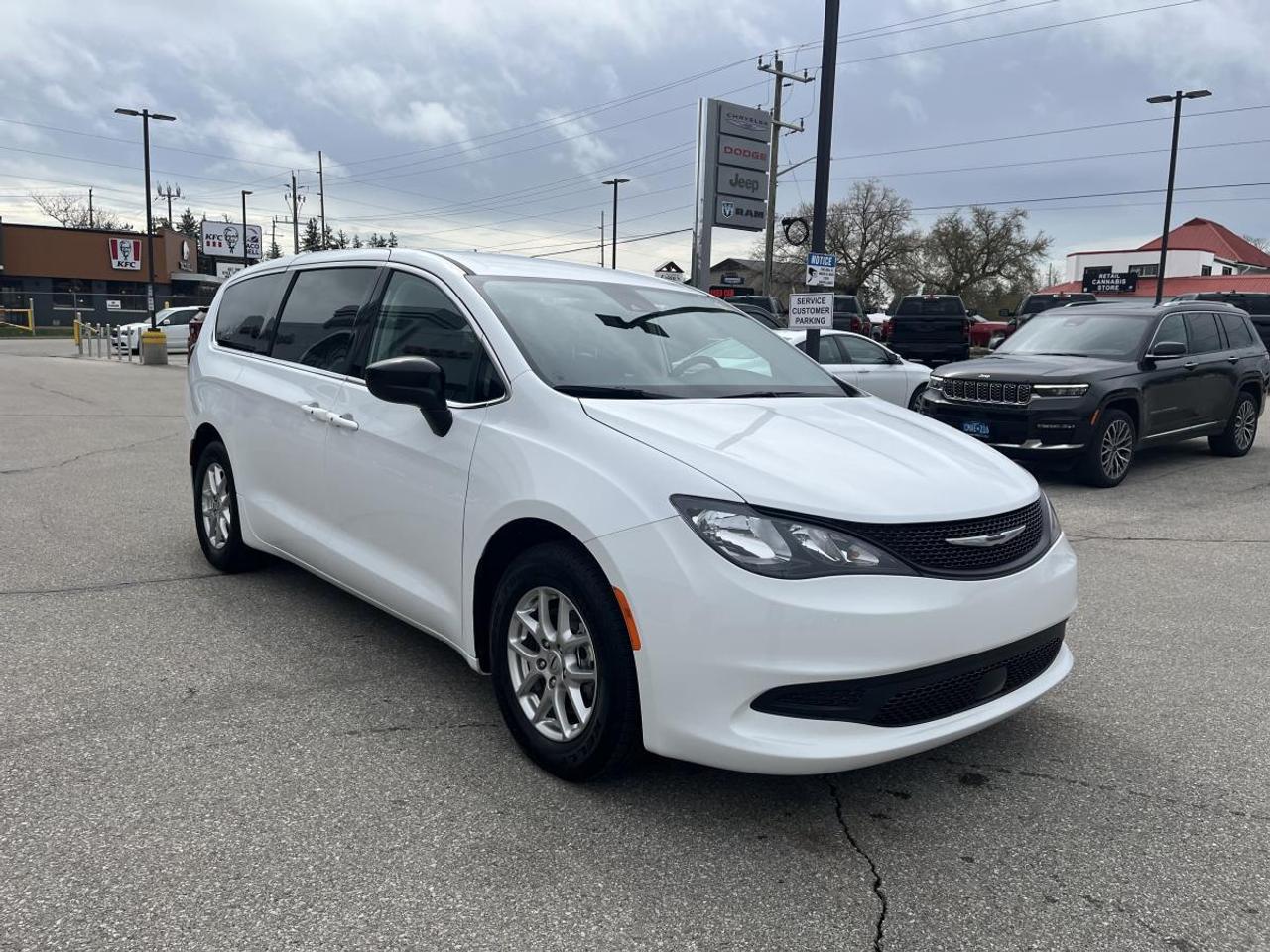 2024 Chrysler Grand Caravan SXT 2WD Photo