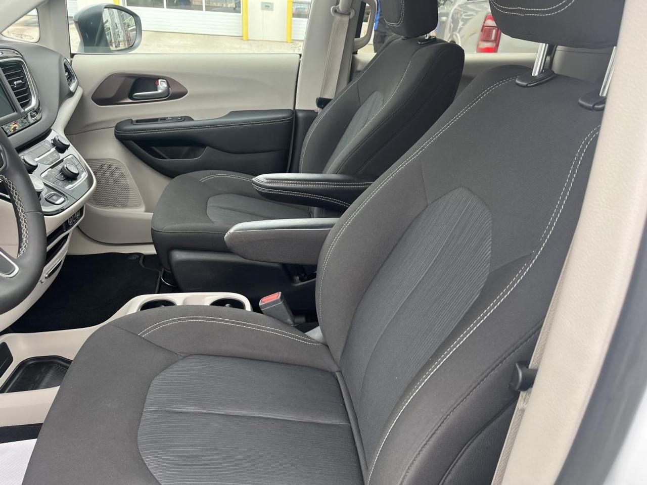 2024 Chrysler Grand Caravan SXT 2WD Photo