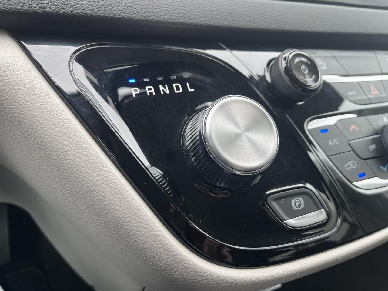 2024 Chrysler Grand Caravan SXT 2WD Photo