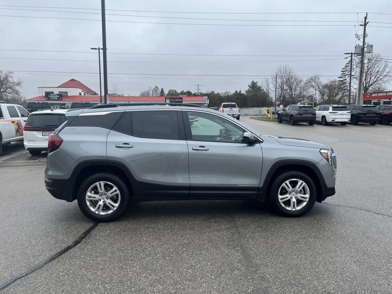 2024 GMC Terrain AWD SLE @ 3.99% for 60 mo Photo