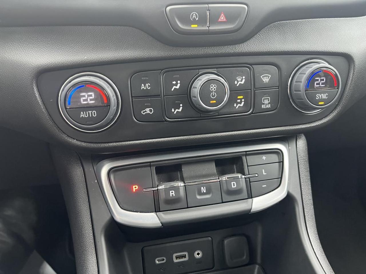 2024 GMC Terrain AWD SLE @ 3.99% for 60 mo Photo