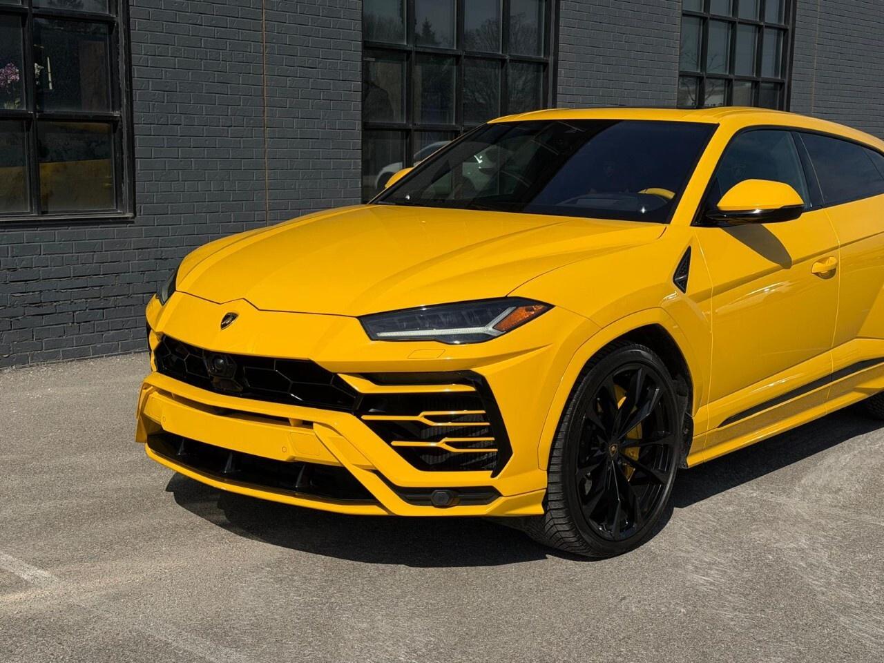 2021 Lamborghini Urus AWD Photo4