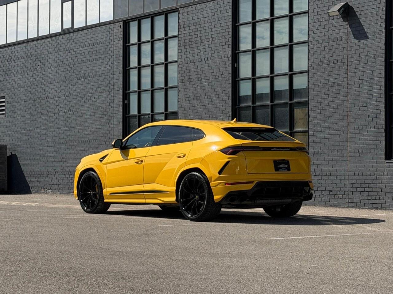 2021 Lamborghini Urus AWD Photo