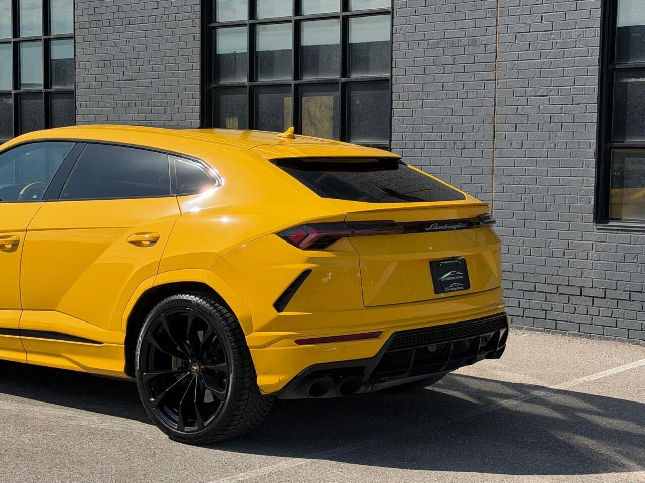 2021 Lamborghini Urus AWD Photo