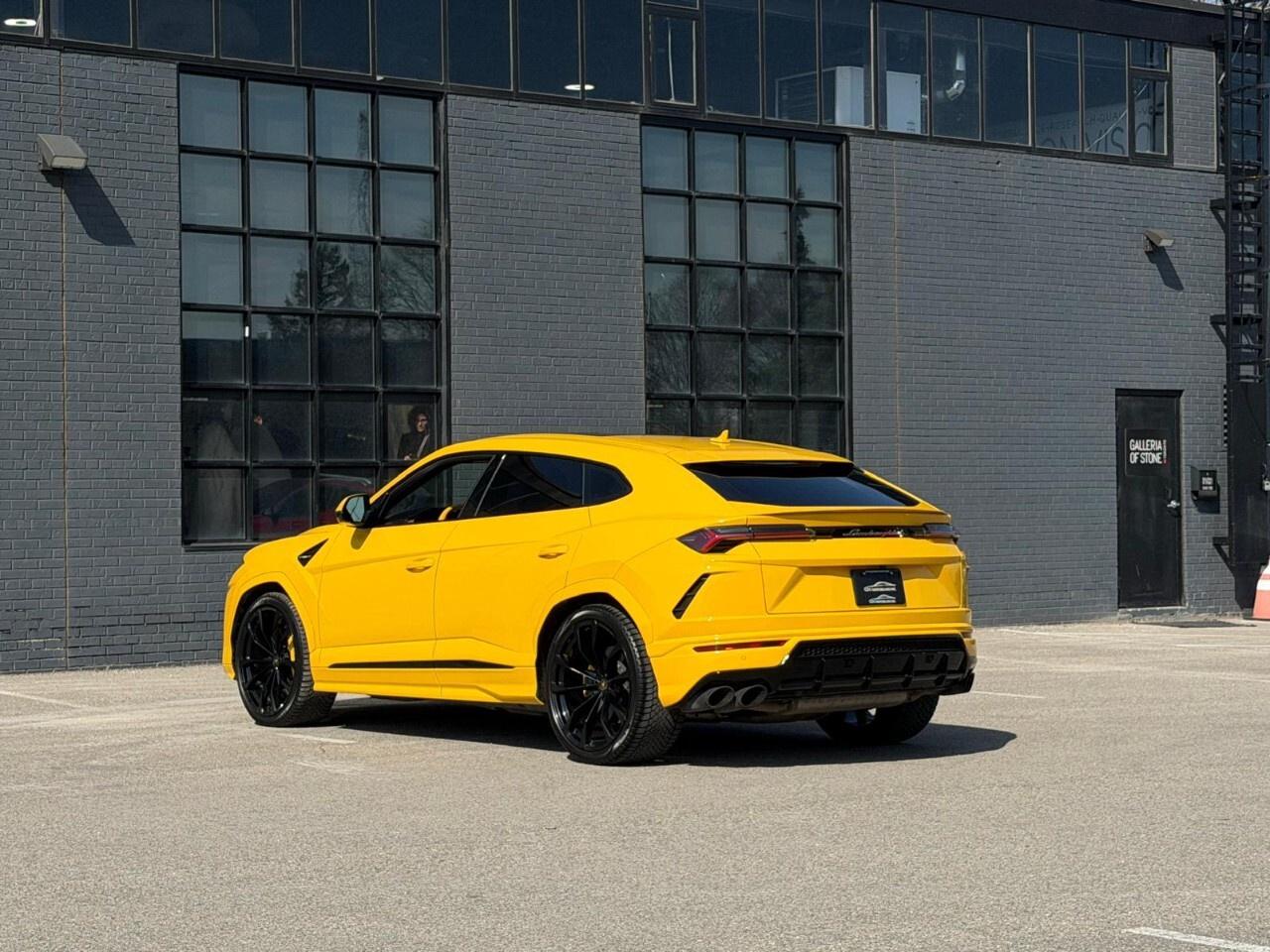 2021 Lamborghini Urus AWD Photo