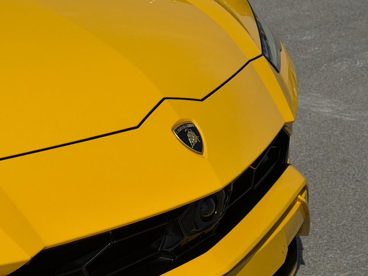 2021 Lamborghini Urus AWD Photo