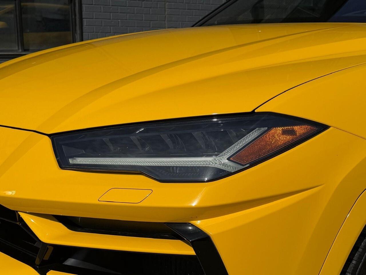 2021 Lamborghini Urus AWD Photo
