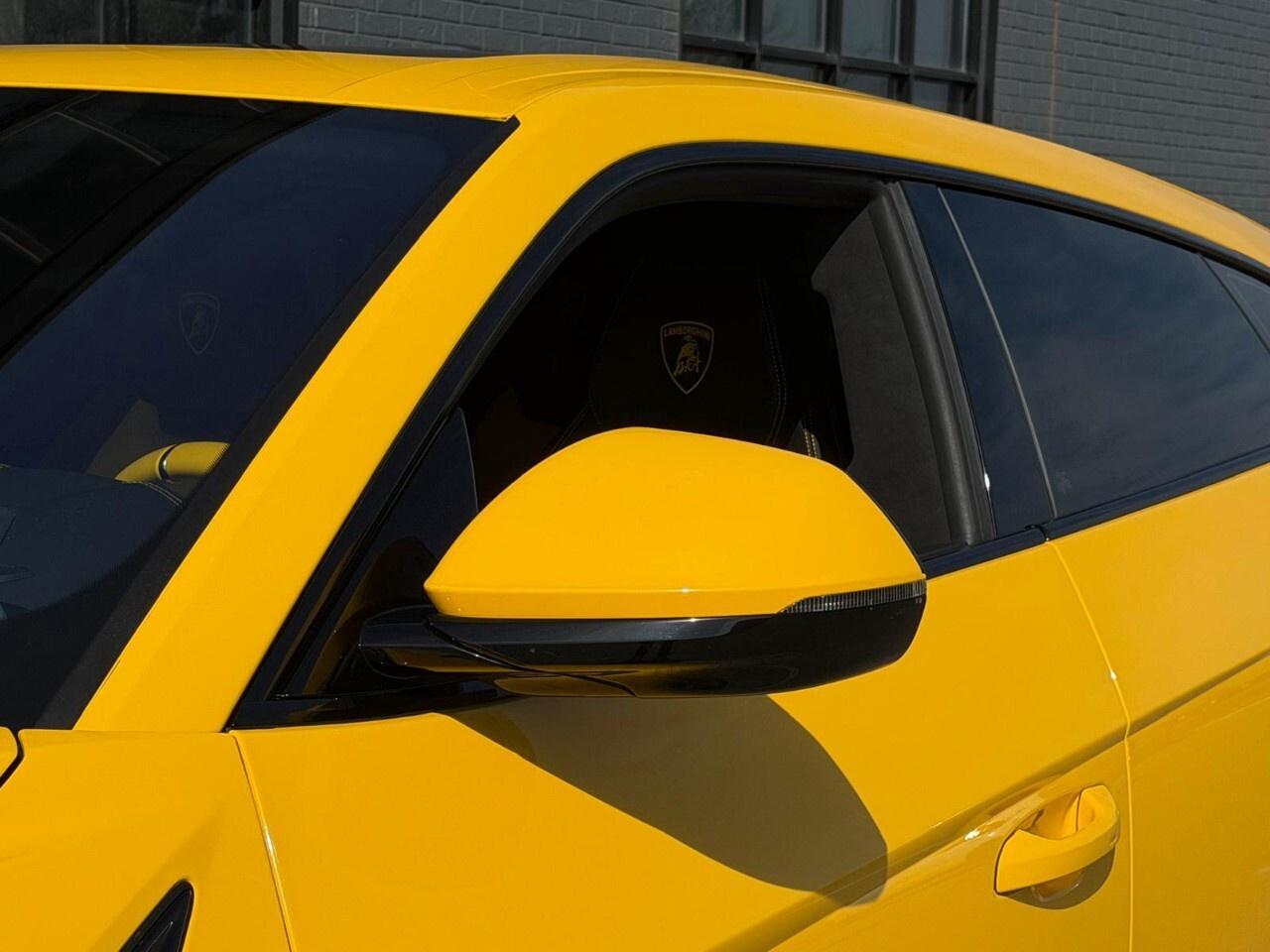 2021 Lamborghini Urus AWD Photo