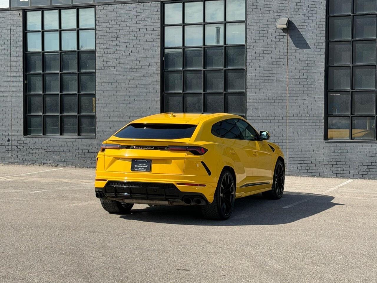 2021 Lamborghini Urus AWD Photo