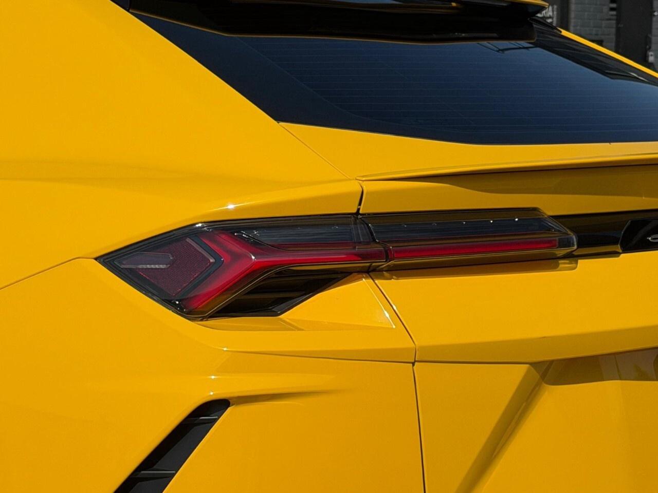 2021 Lamborghini Urus AWD Photo