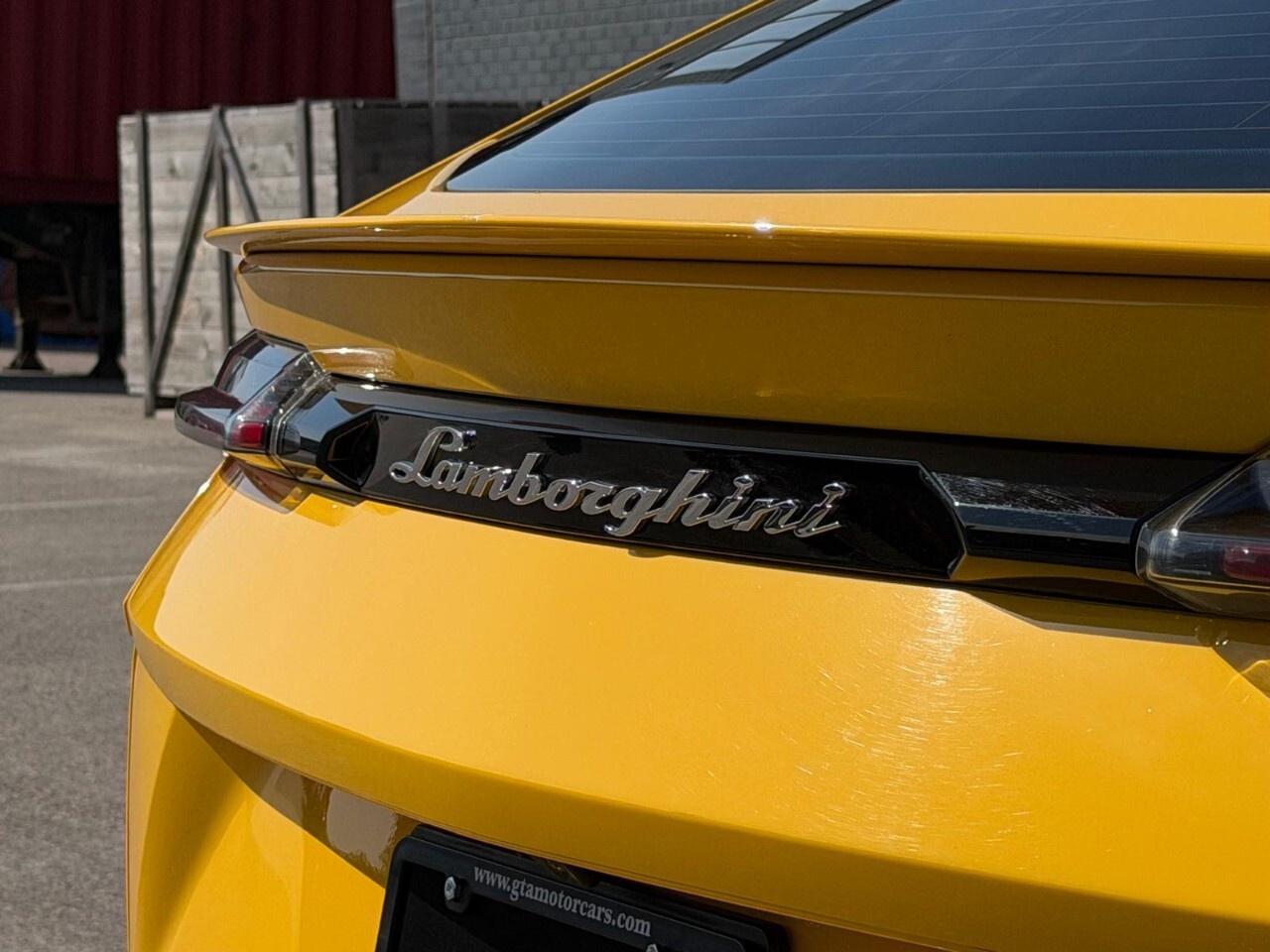 2021 Lamborghini Urus AWD Photo