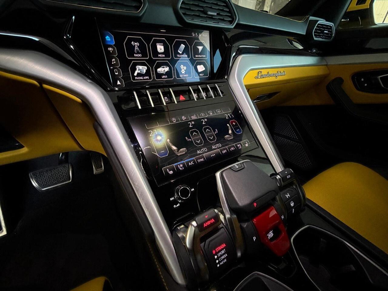 2021 Lamborghini Urus AWD Photo