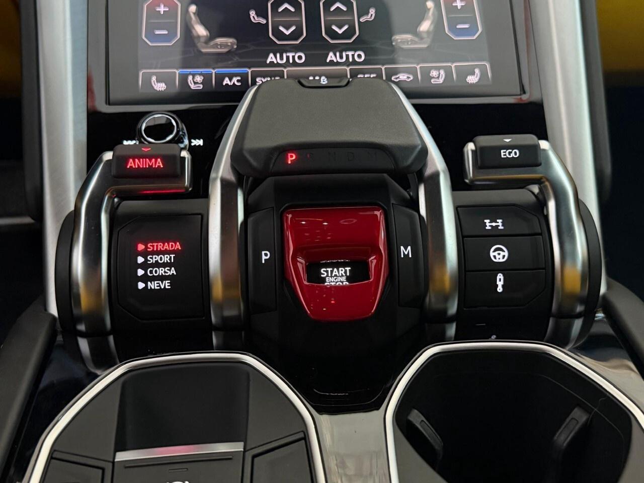 2021 Lamborghini Urus AWD Photo