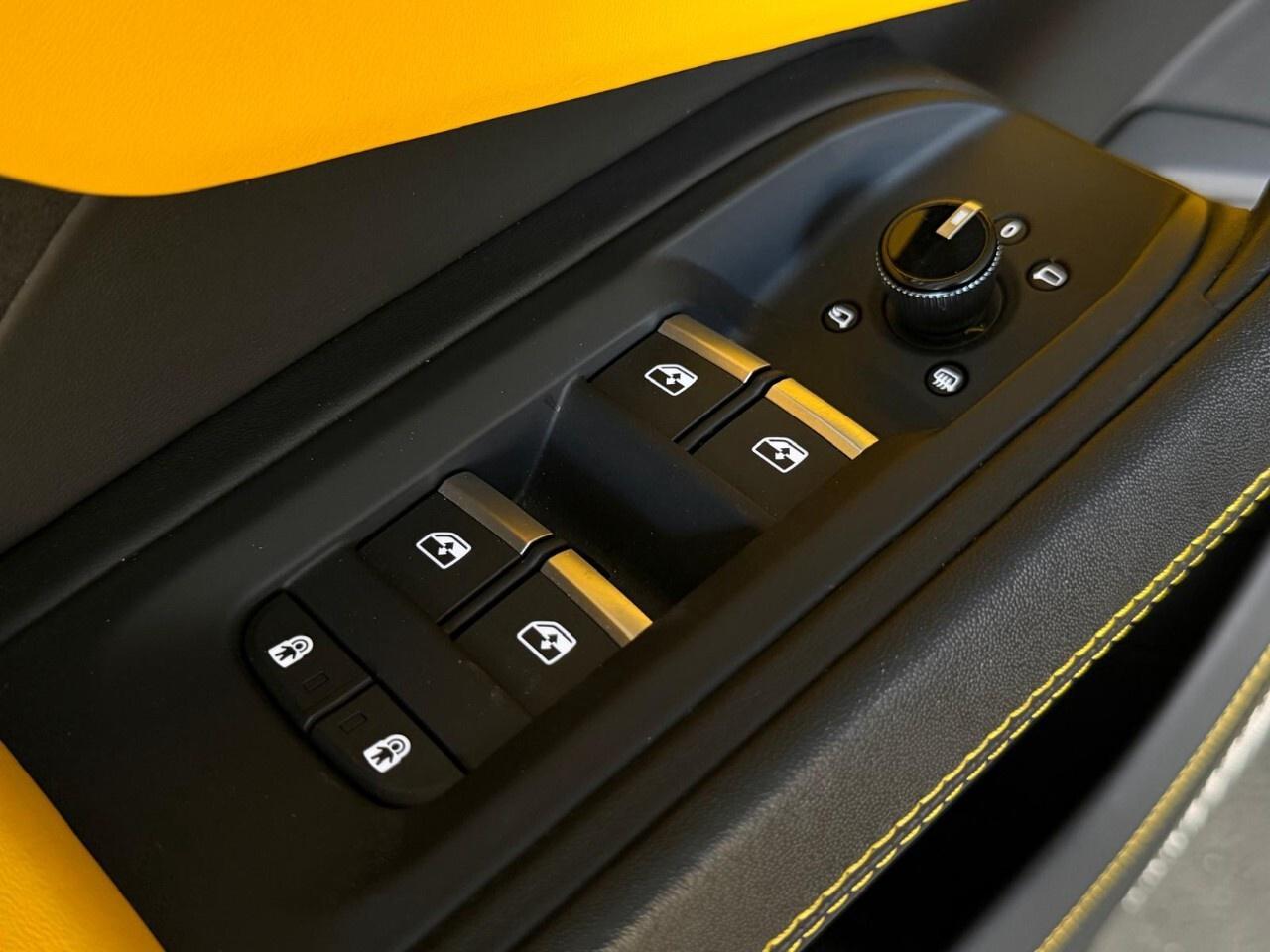 2021 Lamborghini Urus AWD Photo